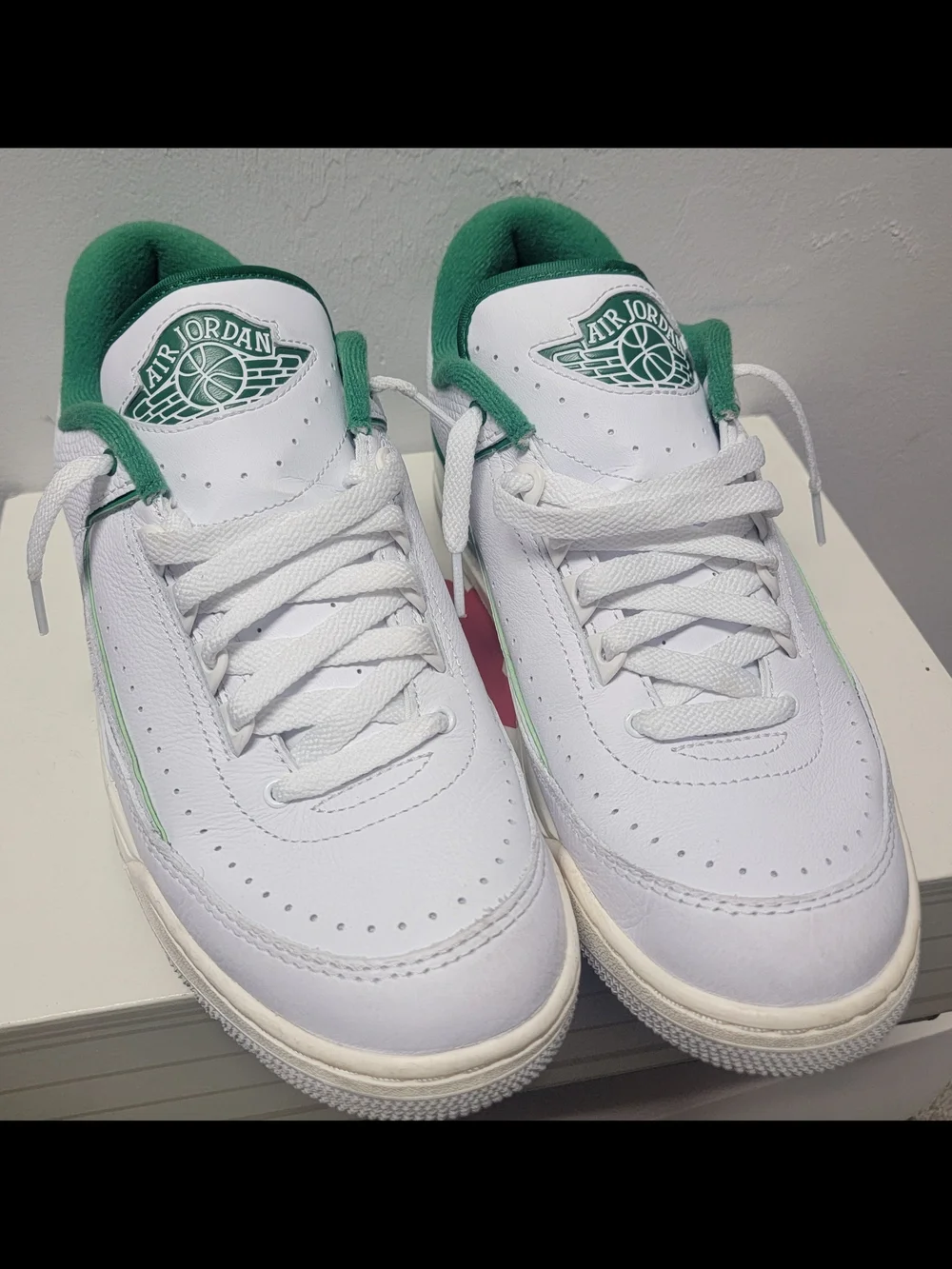Mens Jordan 2/3 White and Green Low-Top Sneakers Size 10